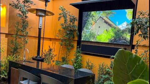 Zona Jardín · barra, BBQ y pantalla